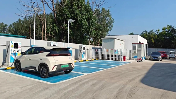Solar + Speicher + EV-Ladeintegrationsprojekt – Logistikpark, Shanghai, China